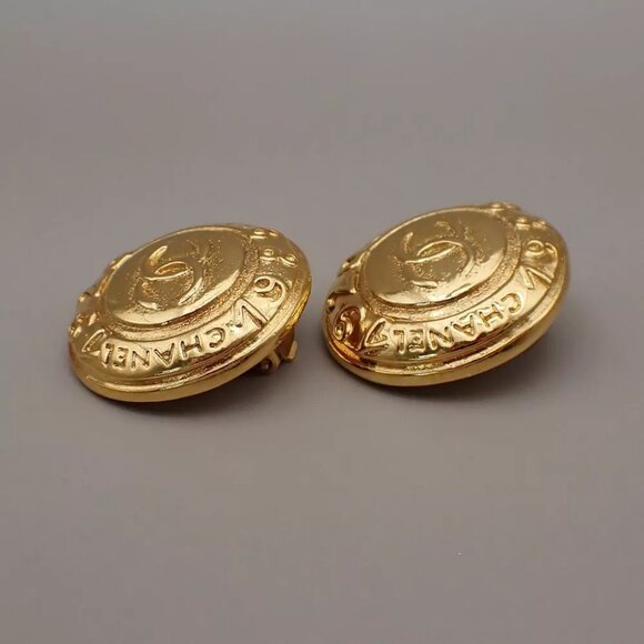 CHANEL CC Logo Round Button Earrings Clip-On Gold-Plated France 87RK795 - Picture 3 of 8